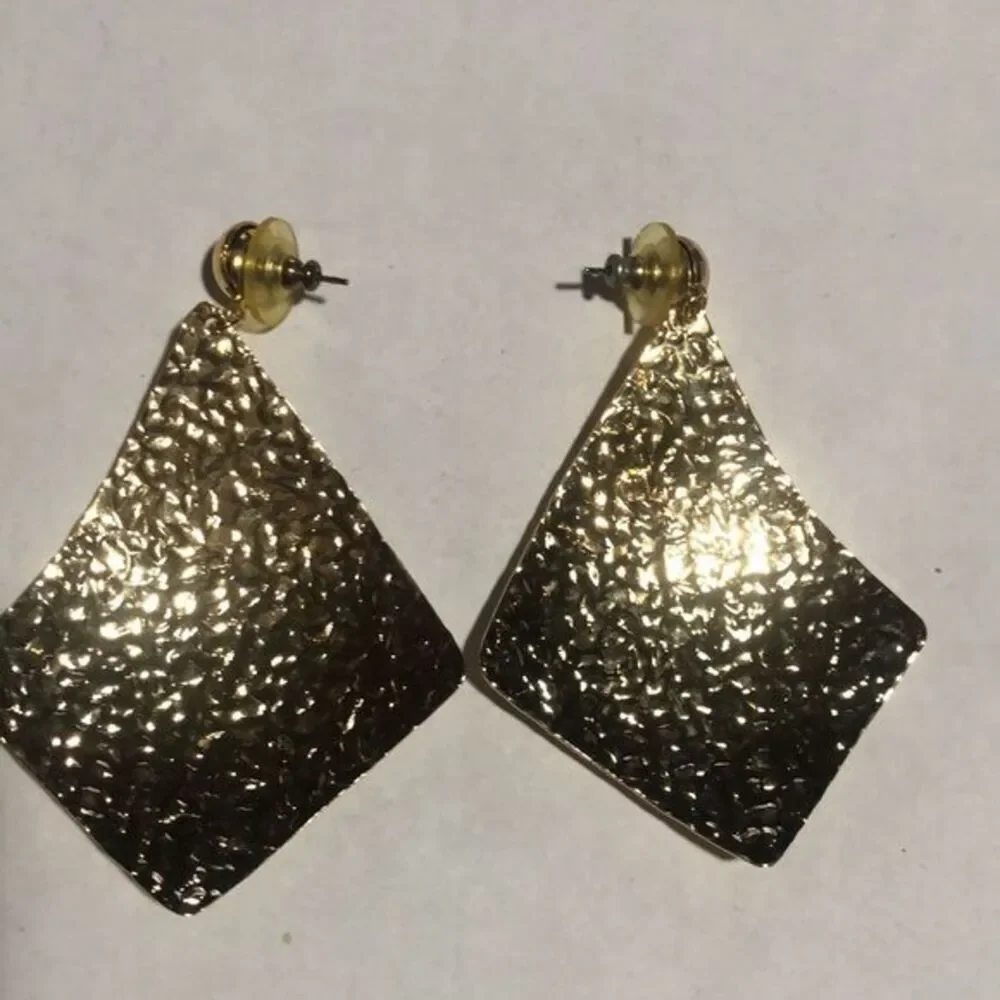 VTG 80s Gold Hammered Metal‎ Diamond Dangle Earrings Retro Statement
